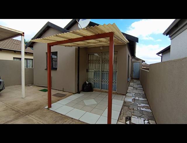 2 BEDROOM HOUSE FOR SALE IN SOSHANGUVE EAST